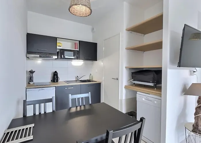 Loggia -charming 450m From Sea In A S Apartment